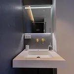 Modern With Stunning Views 아파트
