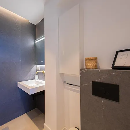 아파트 Modern With Stunning Views