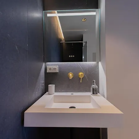 Modern With Stunning Views Lejlighed