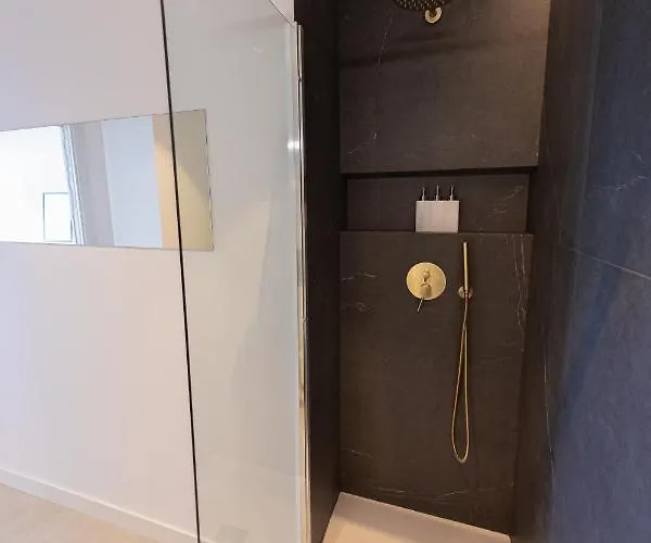 Modern With Stunning Views Apartament *