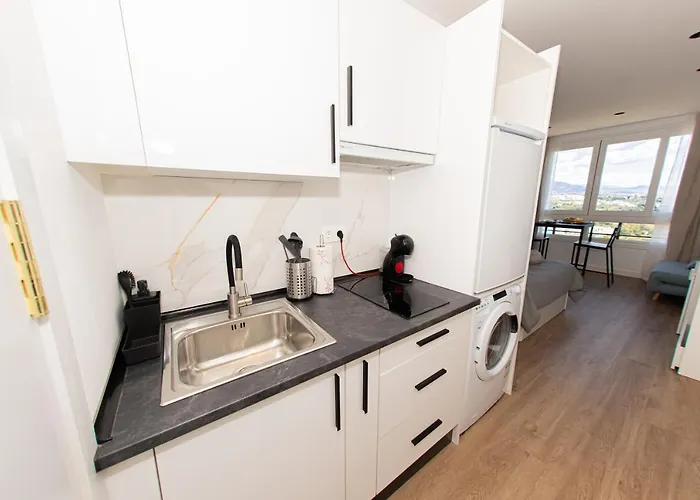 Modern With Stunning Views Apartament *